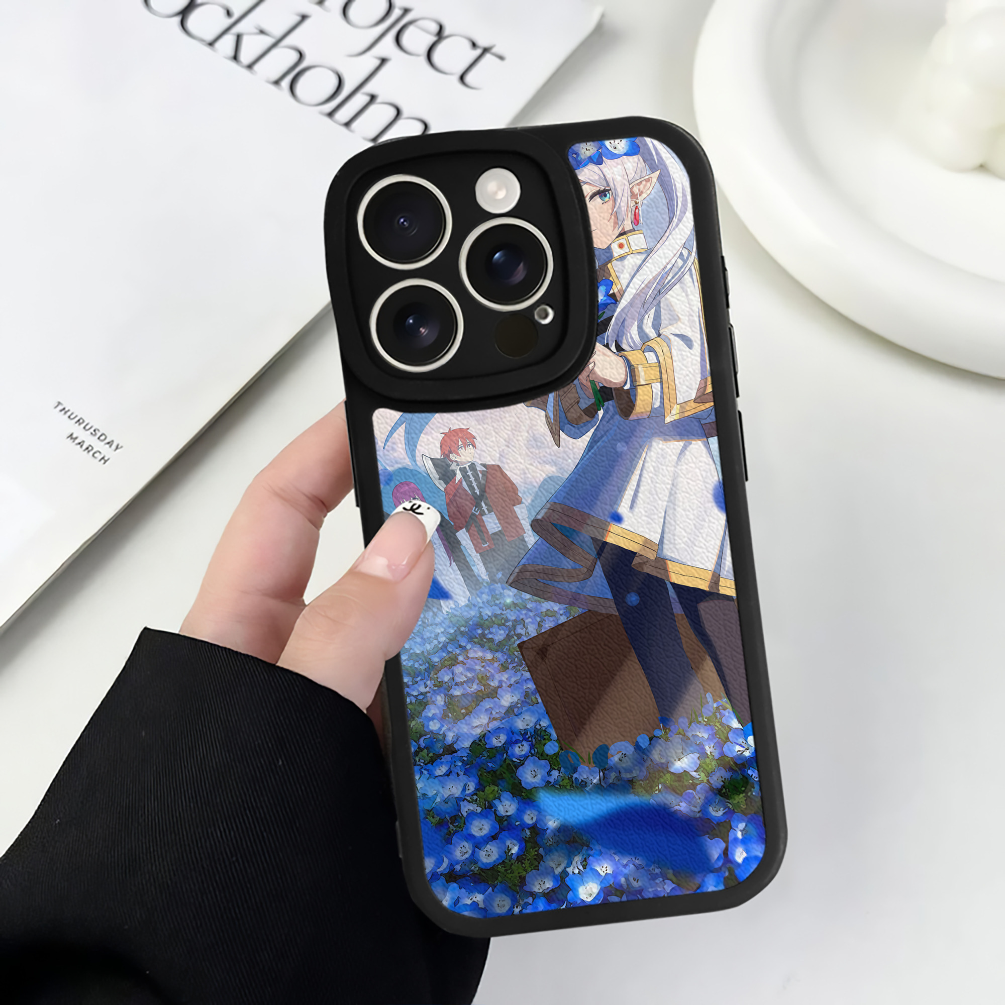 （画像用） 葬送のフリーレン Frieren 【iPhone 16シリーズ対応】シリコンスマホケース（レザー調） 材質：シリコン